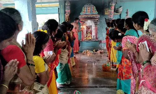 அம்மன் கோவில்களில் சிறப்பு வழிபாடு அம்மன் கோவில்களில் சிறப்பு வழிபாடு