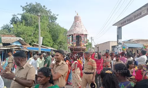 திருவாடானை சினேகவல்லி அம்மன் கோவில் தேரோட்டம்