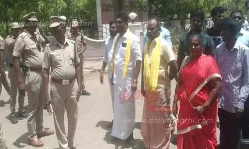 மாணவர்கள் இடையே மோதல் ஏற்படுவதை தடுக்கக்கோரி போலீஸ் சூப்பிரண்டிடம் மனு