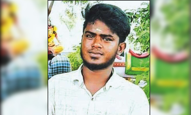 பிறந்த நாள் கொண்டாட்டத்தில் பயங்கரம் ஆட்டோ டிரைவர் வெட்டிக்கொலை சாலையில் நின்றவர்களை வழிவிடுமாறு கூறியதால் ஆத்திரம்