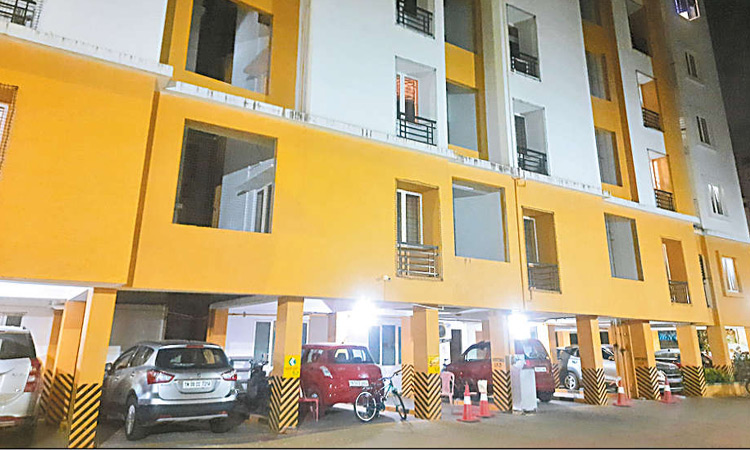 மேற்கு சைதாப்பேட்டையில் துணிகரம்: ஆடிட்டரை கட்டிப்போட்டு ரூ.7 லட்சம் - நகைகள் கொள்ளை கத்தி முனையில் கொள்ளையர்கள் அட்டூழியம்