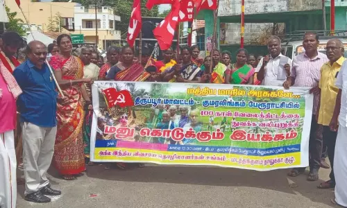 100 நாள் வேலை கேட்டு விவசாய தொழிலாளர்கள் போராட்டம்