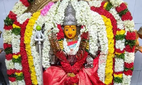 ஆடிப்பூர சிறப்பு பூஜை ஆடிப்பூர சிறப்பு பூஜை