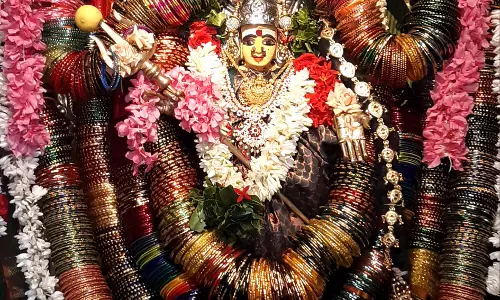 ஆடிப்பூரத்தையொட்டி மாரியம்மன் கோவிலில் சிறப்பு பூஜை