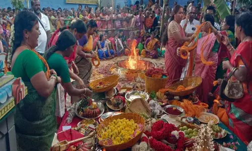 ஆடிப்பூரத்தையொட்டி கோவில்களில் சிறப்பு பூஜை