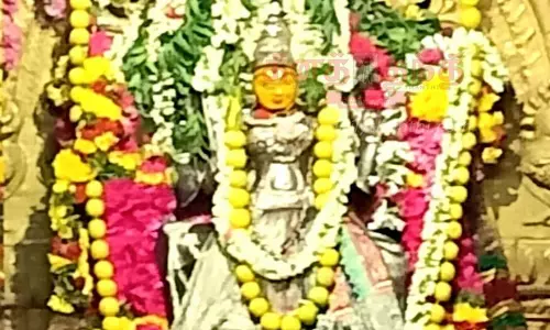 காவேரிப்பட்டணத்தில்மாரியம்மன் கோவிலில் சிறப்பு பூஜை காவேரிப்பட்டணத்தில்மாரியம்மன் கோவிலில் சிறப்பு பூஜை