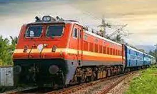 தாமதமாக வந்த மன்னை எக்ஸ்பிரஸ் ரெயில்