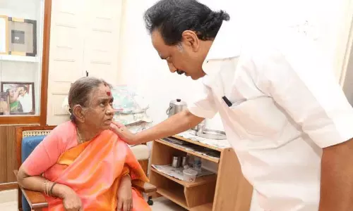 முதல்- அமைச்சர் மு.க ஸ்டாலினின் தாயார் தயாளு அம்மாளின் உடல் நிலை தேறி வருகிறது