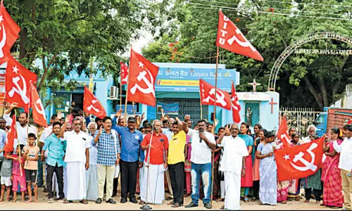 மணிப்பூர் வன்முறையை கண்டித்து மார்க்சிஸ்ட் கம்யூனிஸ்டு கட்சியினர் ஆர்ப்பாட்டம் மணிப்பூர் வன்முறையை கண்டித்து மார்க்சிஸ்ட் கம்யூனிஸ்டு கட்சியினர் ஆர்ப்பாட்டம்