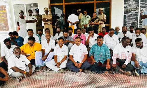 பா.ம.க. எம்.எல்.ஏ. தர்ணா போராட்டம்