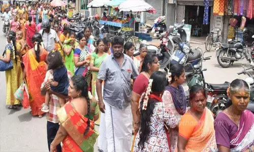 அம்மன் கோவில்களில் சிறப்பு வழிபாடு அம்மன் கோவில்களில் சிறப்பு வழிபாடு