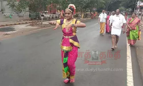 14 கிலோ மீட்டர் பரதநாட்டியம் ஆடியபடி கிரிவலம் சென்ற ஆந்திர மாணவி