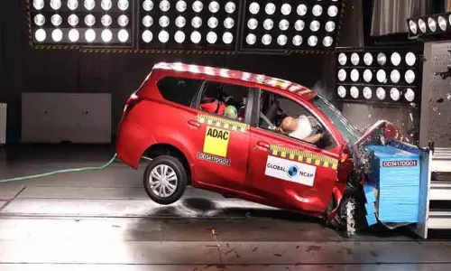 கார்களின் உறுதித்தன்மை சோதனை கார்களின் உறுதித்தன்மை சோதனை