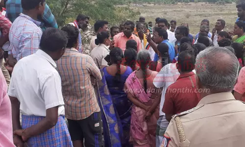 படைவீடு பேரூராட்சியில்அரசு நிலத்தில் குடிசை அமைக்க முயன்றவர்களால் பரபரப்பு