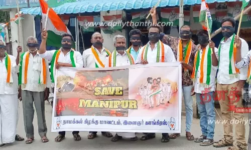 மணிப்பூர் சம்பவத்தை கண்டித்துகாங்கிரசார் கண்களில் கருப்பு துணி கட்டி ஆர்ப்பாட்டம் மணிப்பூர் சம்பவத்தை கண்டித்துகாங்கிரசார் கண்களில் கருப்பு துணி கட்டி ஆர்ப்பாட்டம்