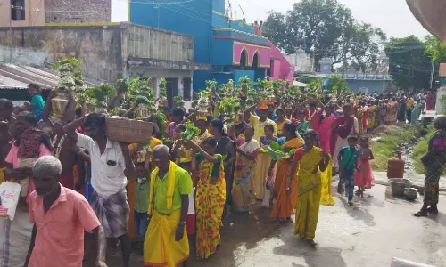 பெண்கள் பால்குட ஊர்வலம்