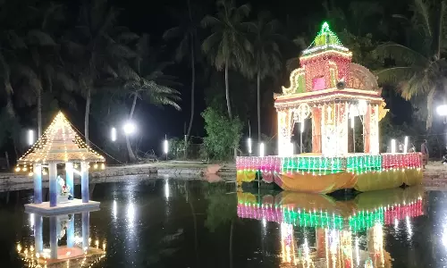 சுயம்பு முத்து மாரியம்மன் கோவில் தெப்பத்திருவிழா