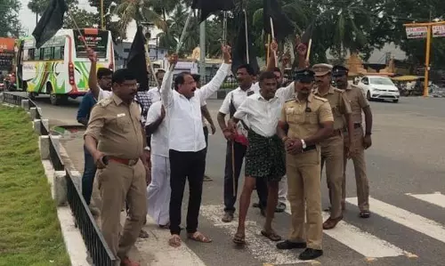 சசிகலாவுக்கு கருப்பு கொடி காட்டி எதிர்ப்பு