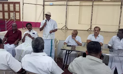 சார் பதிவாளர் அலுவலகம் இடமாற்றத்தை கண்டித்து போராட்டம்; அனைத்துக்கட்சி கூட்டத்தில் முடிவு சார் பதிவாளர் அலுவலகம் இடமாற்றத்தை கண்டித்து போராட்டம்; அனைத்துக்கட்சி கூட்டத்தில் முடிவு