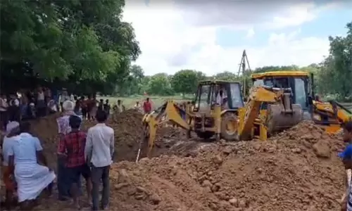 பீகாரில்  ஆழ்துளை கிணற்றில் விழுந்த 3 வயது குழந்தை  உயிருடன் மீட்பு