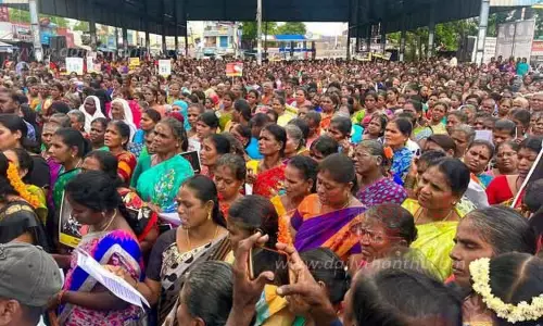 தி.மு.க.மகளிர் அணி சார்பில் ஆர்ப்பாட்டம்