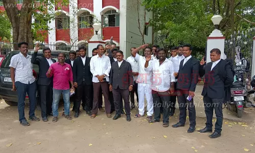 வக்கீல்கள் ஆர்ப்பாட்டம்