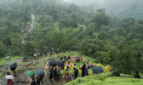 இர்சல்வாடி நிலச்சரிவில் 2 குடும்பத்தை சேர்ந்த அனைவரும் பலியான பரிதாபம்; தேடுதல் பணியை நிறுத்திய மீட்பு குழுவினர் வெளியேறினர் இர்சல்வாடி நிலச்சரிவில் 2 குடும்பத்தை சேர்ந்த அனைவரும் பலியான பரிதாபம்; தேடுதல் பணியை நிறுத்திய மீட்பு குழுவினர் வெளியேறினர்