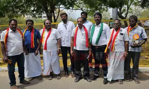 பனை மரங்களை வெட்டுபவர்கள் மீது கடும் நடவடிக்கை எடுக்க வேண்டும்; சமத்துவ மக்கள் கழகத்தினர் வலியுறுத்தல்