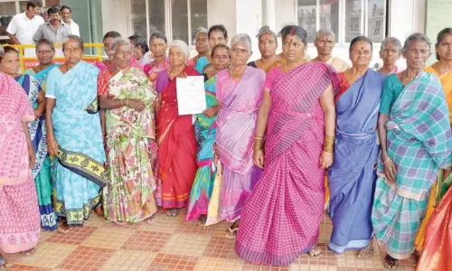 இ-சேவை மையத்தை பயன்படுத்த முடியவில்லை