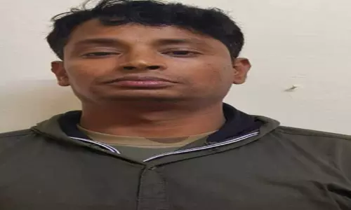 வேன் டிரைவர்களுக்கு  மானிய விலையில் டீசல் வாங்கித்தருவதாக ரூ.1¼ லட்சம் மோசடி-2 பேர் கைது