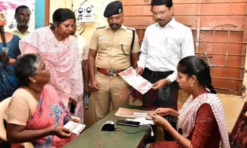 கலைஞர் மகளிர் உரிமைத்தொகை திட்டத்திற்கு முதல் நாளில் 39,640 விண்ணப்பங்கள் பதிவு கலைஞர் மகளிர் உரிமைத்தொகை திட்டத்திற்கு முதல் நாளில் 39,640 விண்ணப்பங்கள் பதிவு