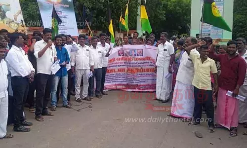 தென்னிந்திய பழங்குடி இருளர் முன்னேற்ற சங்கத்தினர் ஆர்ப்பாட்டம் தென்னிந்திய பழங்குடி இருளர் முன்னேற்ற சங்கத்தினர் ஆர்ப்பாட்டம்