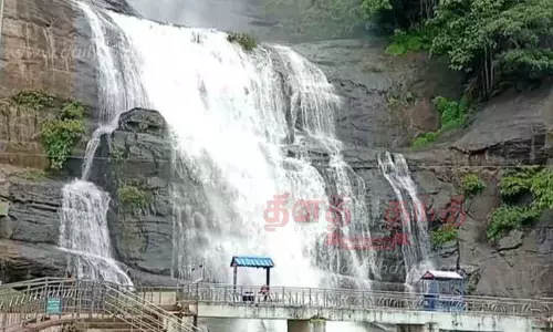 குற்றாலம் மெயின் அருவியில் வெள்ளப்பெருக்கு