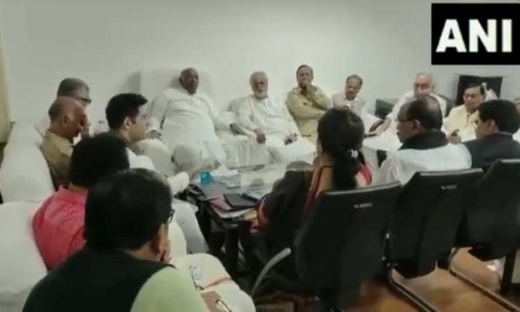 மணிப்பூர் விவகாரம் :  பிரதமர் மோடி அறிக்கை அளிக்கும் வரை போராட்டம் தொடரும்; எதிர்க்கட்சிகள் முடிவு