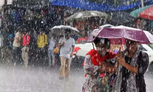 சென்னையில் வெளுத்து வாங்கிய மழை சென்னையில் வெளுத்து வாங்கிய மழை