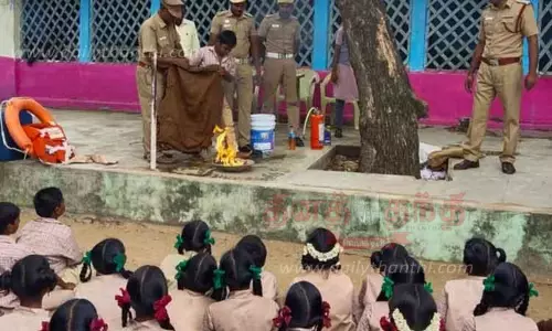 மேல் சீசமங்கலம் அரசு பள்ளியில் தீ தடுப்பு செயல் விளக்கம் மேல் சீசமங்கலம் அரசு பள்ளியில் தீ தடுப்பு செயல் விளக்கம்