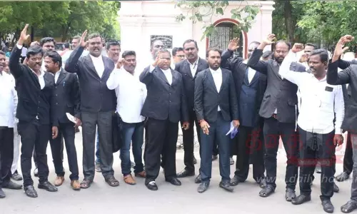 சேலத்தில் வக்கீல்கள் ஆர்ப்பாட்டம்