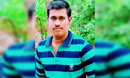 2 மகன்களுக்கு விஷம் கொடுத்து விட்டு நெசவு தொழிலாளி தற்கொலை