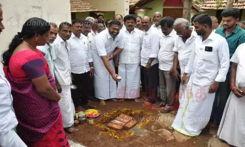 ரூ.40 லட்சத்தில் புதிய வகுப்பறை கட்டிடம்; பூமி பூஜையை கிருஷ்ணமுரளி எம்எ.ல்.ஏ. தொடங்கி வைத்தார்