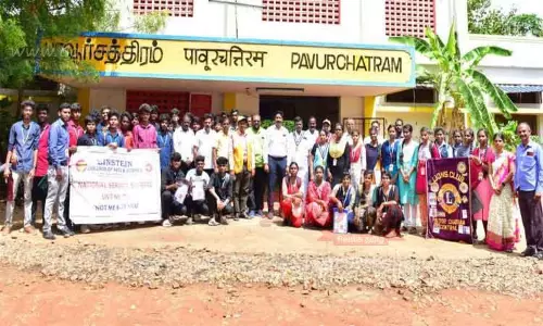 ரெயில் நிலையத்தில் தூய்மை பணி ரெயில் நிலையத்தில் தூய்மை பணி