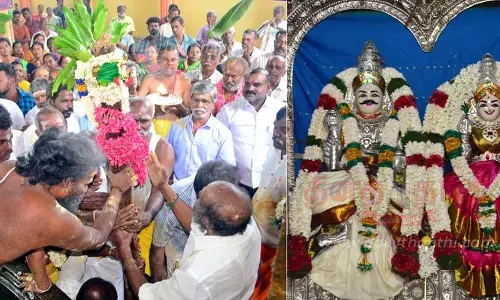 முத்தாரம்மன் கோவிலில் முகூர்த்தகால் நடும் நிகழ்ச்சி