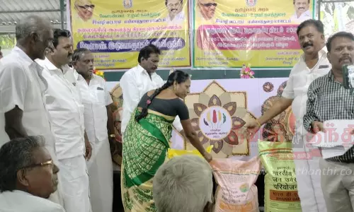 விவசாயிகளுக்கு இடுபொருட்கள்