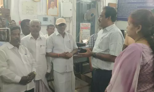 இடமாற்றம் செய்யப்பட்ட இணை சார் பதிவாளர் அலுவலகம் மீண்டும் பெரியகுளத்திலேயே செயல்படும்:பதிவுத்துறை டி.ஐ.ஜி. தகவல் இடமாற்றம் செய்யப்பட்ட இணை சார் பதிவாளர் அலுவலகம் மீண்டும் பெரியகுளத்திலேயே செயல்படும்:பதிவுத்துறை டி.ஐ.ஜி. தகவல்