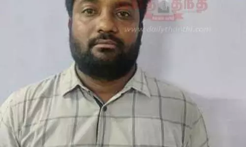 கல்லூரி மாணவிகளிடம் ரூ.31 லட்சம் மோசடி