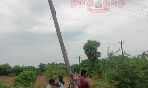 சாய்ந்த மின்கம்பங்கள் சீரமைப்பு