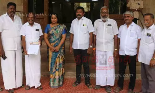 நயினார்குளம் ரோட்டில் புதிய பாலம் அமைக்க வேண்டும்-கவுன்சிலர்கள் மனு நயினார்குளம் ரோட்டில் புதிய பாலம் அமைக்க வேண்டும்-கவுன்சிலர்கள் மனு