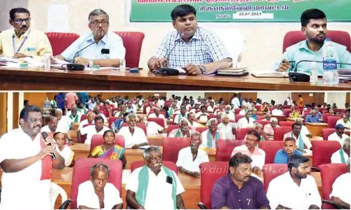 நெல்லையை வறட்சி மாவட்டமாக அறிவித்து விவசாயிகளுக்கு ரூ.30 ஆயிரம் வழங்க வேண்டும்-குறைதீர்க்கும் கூட்டத்தில் வலியுறுத்தல் நெல்லையை வறட்சி மாவட்டமாக அறிவித்து விவசாயிகளுக்கு ரூ.30 ஆயிரம் வழங்க வேண்டும்-குறைதீர்க்கும் கூட்டத்தில் வலியுறுத்தல்