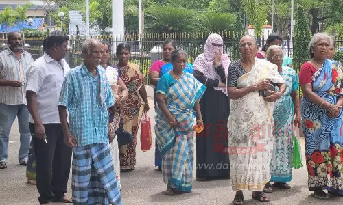 கருணை கொலை செய்ய வேண்டும்