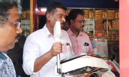 மறுமுத்திரையிடப்படாத தராசுகள் பறிமுதல்