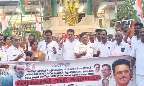 மெழுகுவர்த்தி ஏந்தி காங்கிரஸ் கட்சியினர் ஆர்ப்பாட்டம்